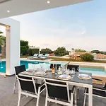 White Oak Tree Villa