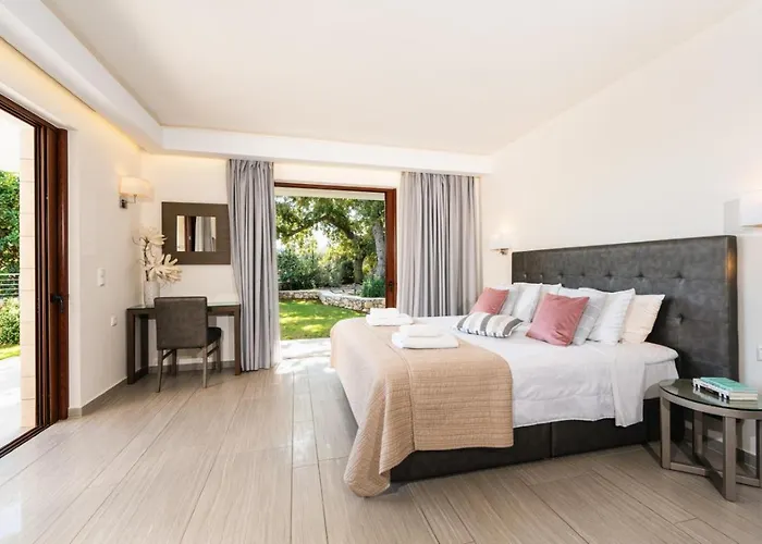 White Oak Tree Villa