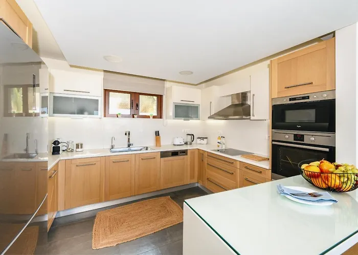 White Oak Tree Villa