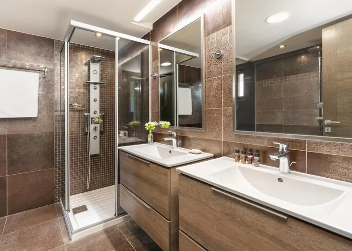 White Oak Tree Rethymno