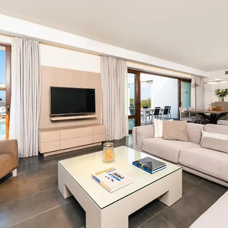 White Oak Tree Villa
