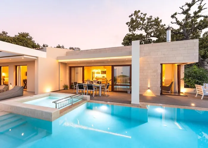 White Oak Tree Villa