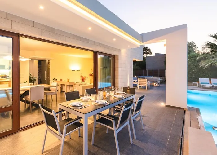 Villa White Oak Tree *